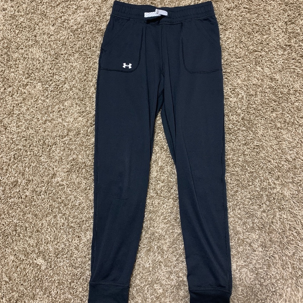 Black light weight Under Armour joggers